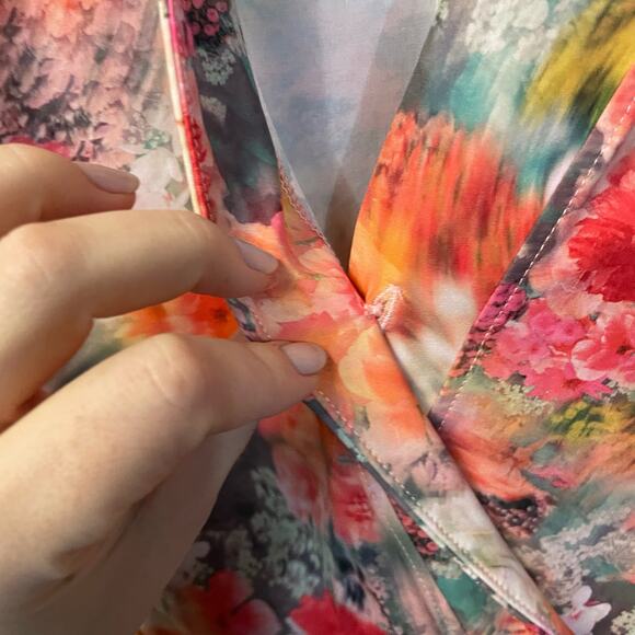 Athleta Marlow Romper Short Sleeve Colorful V-Neck Pockets Small - Picture 4 of 8